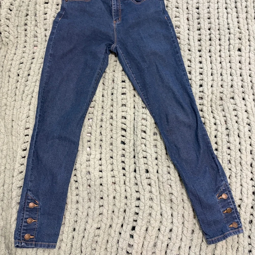 Michael Kors Button Hem Skinny Jeans – Size 6 – Gold Hardware Detail ✨